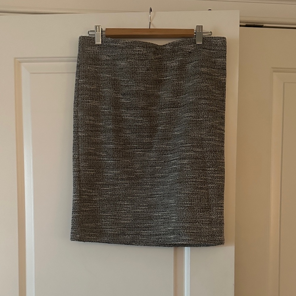 LOFT Textured Gray Pencil Skirt Pull on Sz M